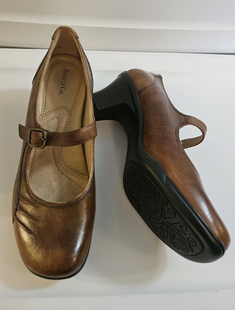 Bass & Co Brown Leather Mary Jane Heels 2.5" Sz 9